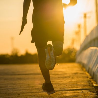 silhouette-young-fitness-man-running-sunrise_1150-14615